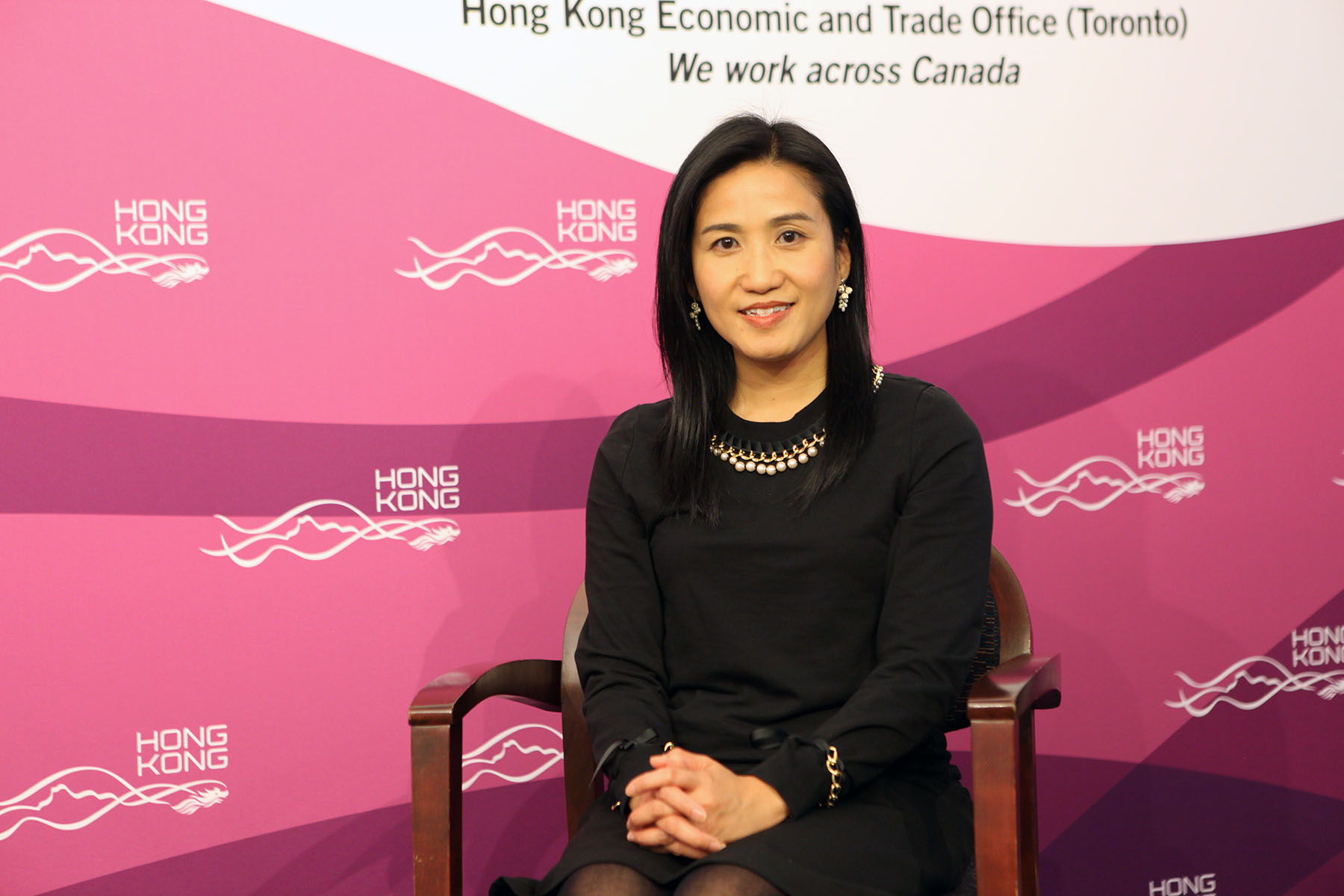 Director of the Hong Kong Economic and Trade Office (Toronto), Ms Emily Mo, joined the "HKJU Carnival 2021" hosted by Hong Kong Joint Universities Alumni (Ontario) (HKJU) held virtually on November 7 to share the fun with members of alumni from different Hong Kong universities.