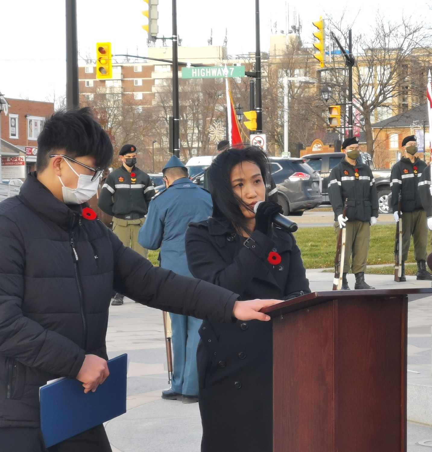 Director of the Hong Kong Economic and Trade Office (Toronto) (HKETO), Ms Emily Mo, attended the ceremony to commemorate the 80th Anniversary of the Battle of Hong Kong organised by the Royal Hong Kong Regiment (The Volunteers) Ontario Association and Hong Kong Ex-Servicemen’s Association (Ontario Branch) at Markham Cenotaph on December 4. 