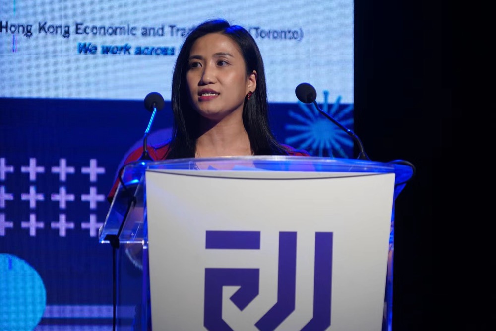 Director of the Hong Kong Economic and Trade Office (Toronto) (HKETO), Ms Emily Mo, speaks at the Association of Chinese Canadian Entrepreneurs (ACCE) Awards Gala 2022 on April 23.
