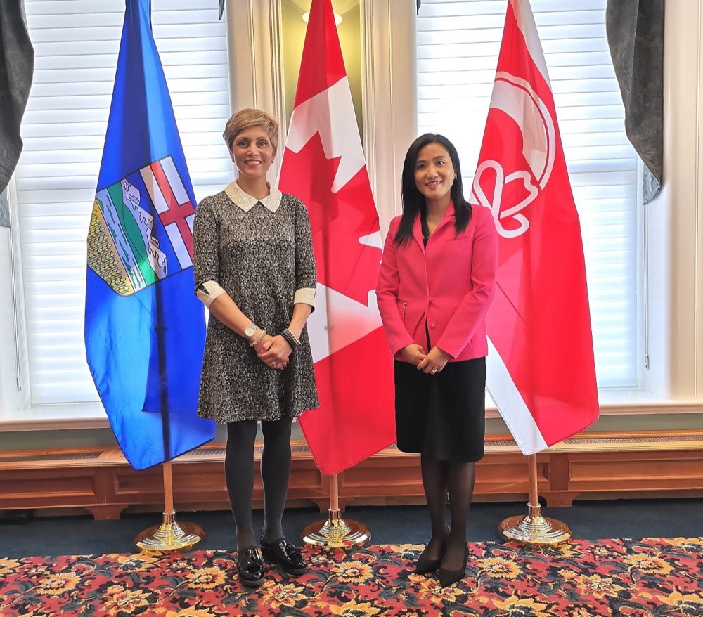 Ms Mo paid a courtesy call on Calgary Mayor Jyoti Gondek during her stay in Calgary on May 6.