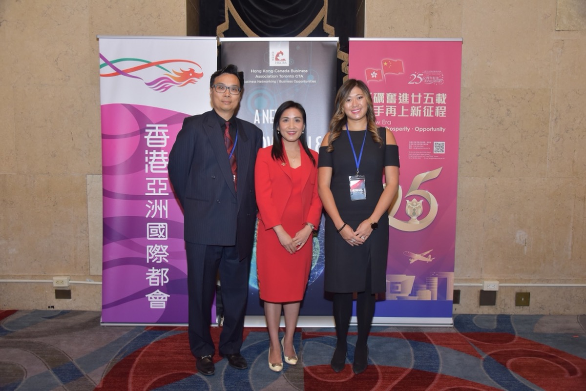 The Director of the Hong Kong Economic and Trade Office (Toronto) (HKETO), Ms Emily Mo, attended a business conference in Toronto on September 23 on the theme “A New Era: Succeeding in Asia and Beyond through Hong Kong”. The conference was co-hosted by HKETO with the Hong Kong-Canada Business Association (HKCBA) in celebration of the 25th anniversary of the establishment of the Hong Kong Special Administrative Region. Photo shows (from right) the National Chair of HKCBA, Ms Cindy Ho; Ms Mo; and the President of the HKCBA (Toronto Chapter), Mr Joseph Chaung. 