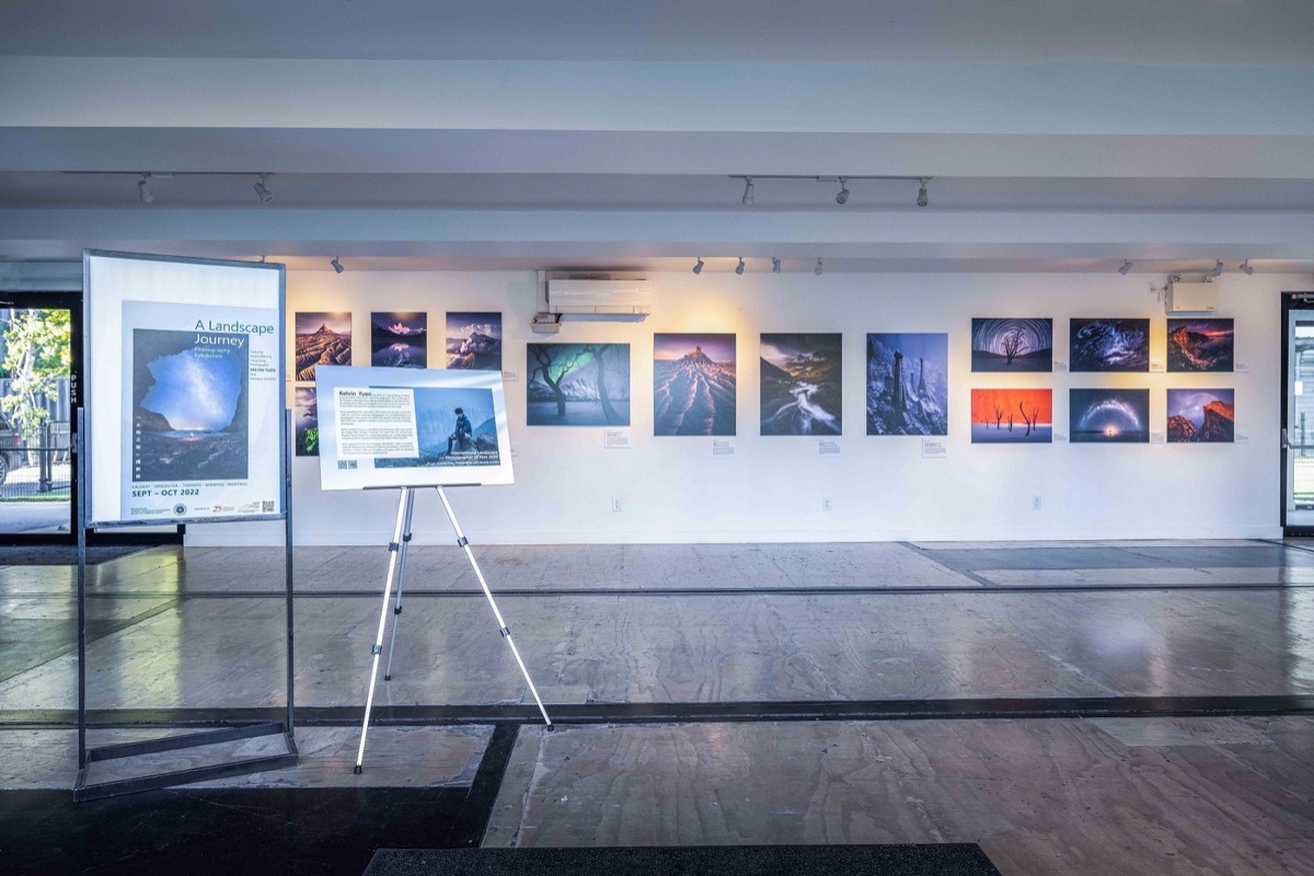香港駐多倫多經濟貿易辦事處在加拿大舉辦「大地之旅」巡迴攝影展覽，攝影展的多倫多站於十月四日在多倫多市中心Stackt Market的North Hall Gallery舉行開幕禮。圖示攝影展的展覽作品。