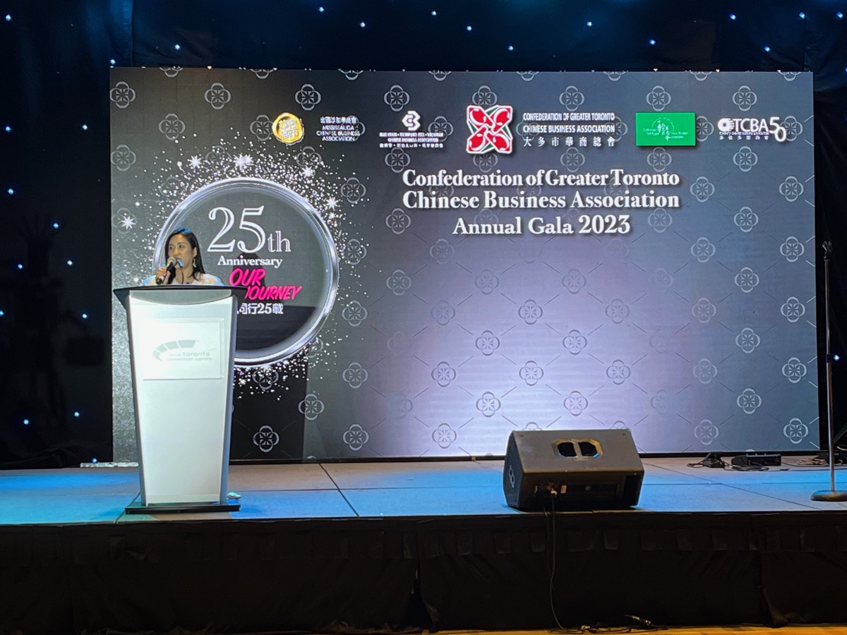 Director of the Hong Kong Economic and Trade Office (Toronto), Ms Emily Mo, speaks at the 25th Annual Gala hosted by the Confederation of Greater Toronto Chinese Business Association on May 13.