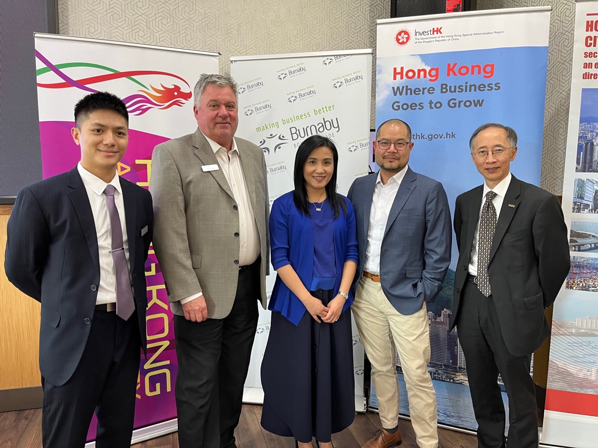 Director of the HKETO, Ms Emily Mo (middle) photos with (from left) Membership Account Manager of Burnaby Board of Trade, Mr Colin Chan; President & CEO of Burnaby Board of Trade, Mr Paul Holden; Head of Invest Hong Kong Canada, Mr Christopher Chen; and Director for Canada of the Hong Kong Trade Development Council, Mr Andrew Yui at 2023 Hong Kong Business Connections Reception on May 17.