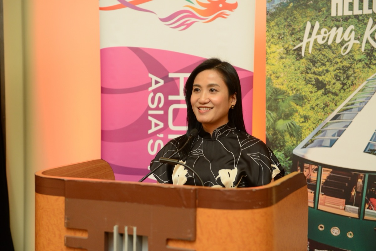The Hong Kong Economic and Trade Office (Toronto) (HKETO) and the Hong Kong Tourism Board (Canada) held a joint spring reception in Toronto on February 8. Photo shows the Director of the HKETO, Ms Emily Mo, delivering her welcoming remarks.