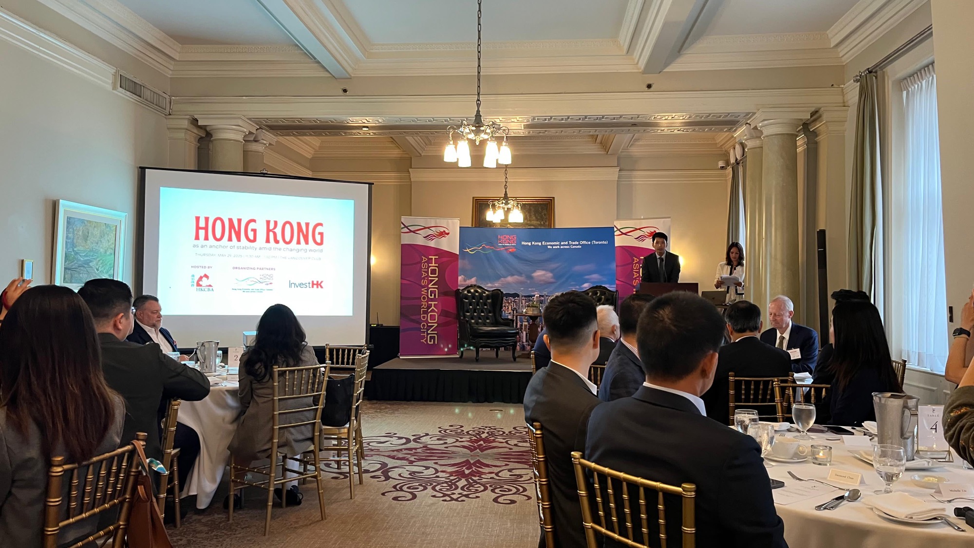 The Acting Director of the Hong Kong Economic and Trade Office (Toronto), Mr Gavin Yeung, introduces the developments in Hong Kong to the business leaders at the business luncheon in Vancouver, co-organised by the Hong Kong Economic and Trade Office (Toronto) and Hong Kong-Canada Business Association (Vancouver Chapter) on May 29.