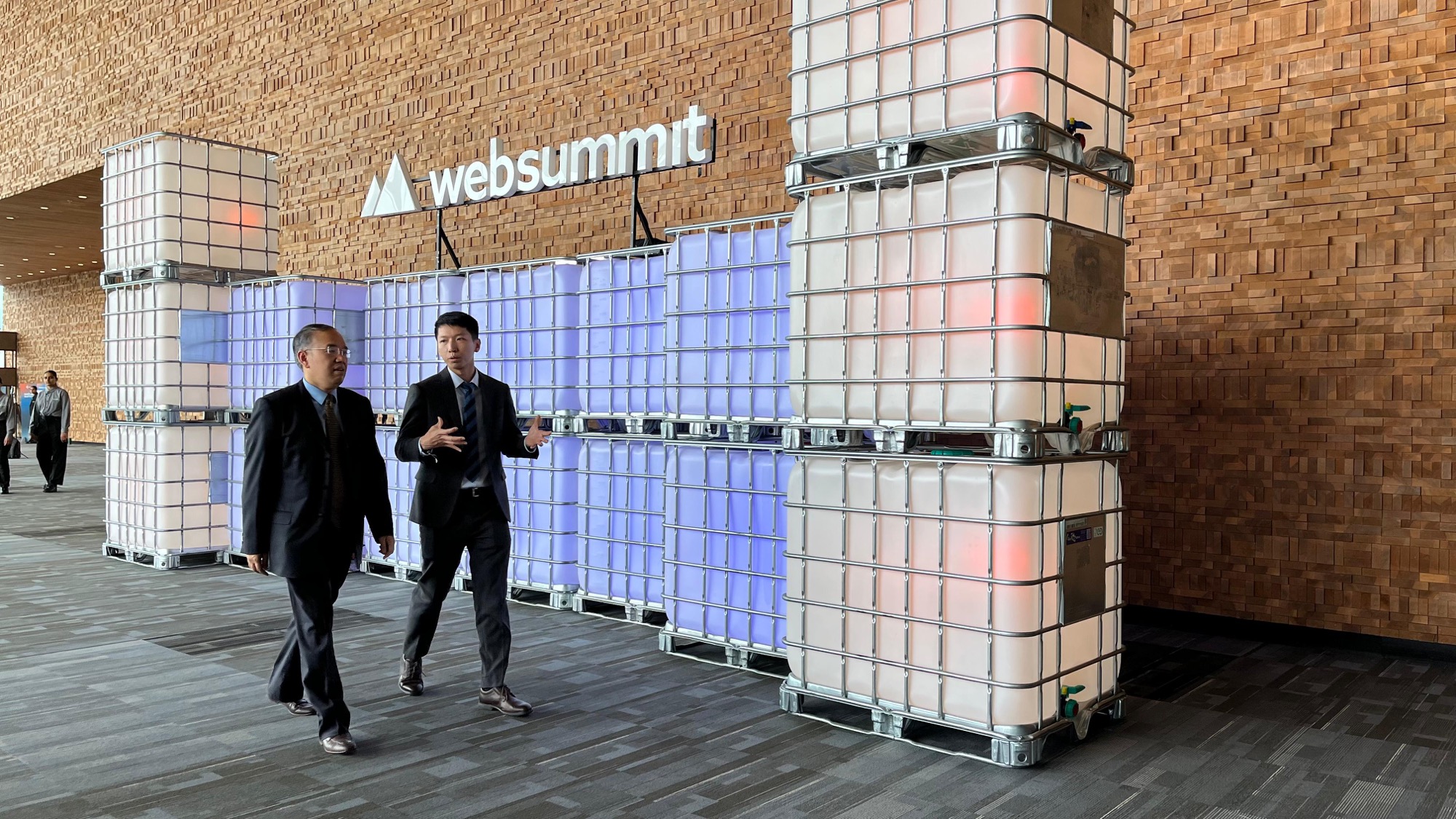 The Secretary for Financial Services and the Treasury, Mr Christopher Hui (left), along with the Acting Director of the Hong Kong Economic and Trade Office (Toronto), Mr Gavin Yeung (right), participated in the Web Summit Vancouver on May 30.