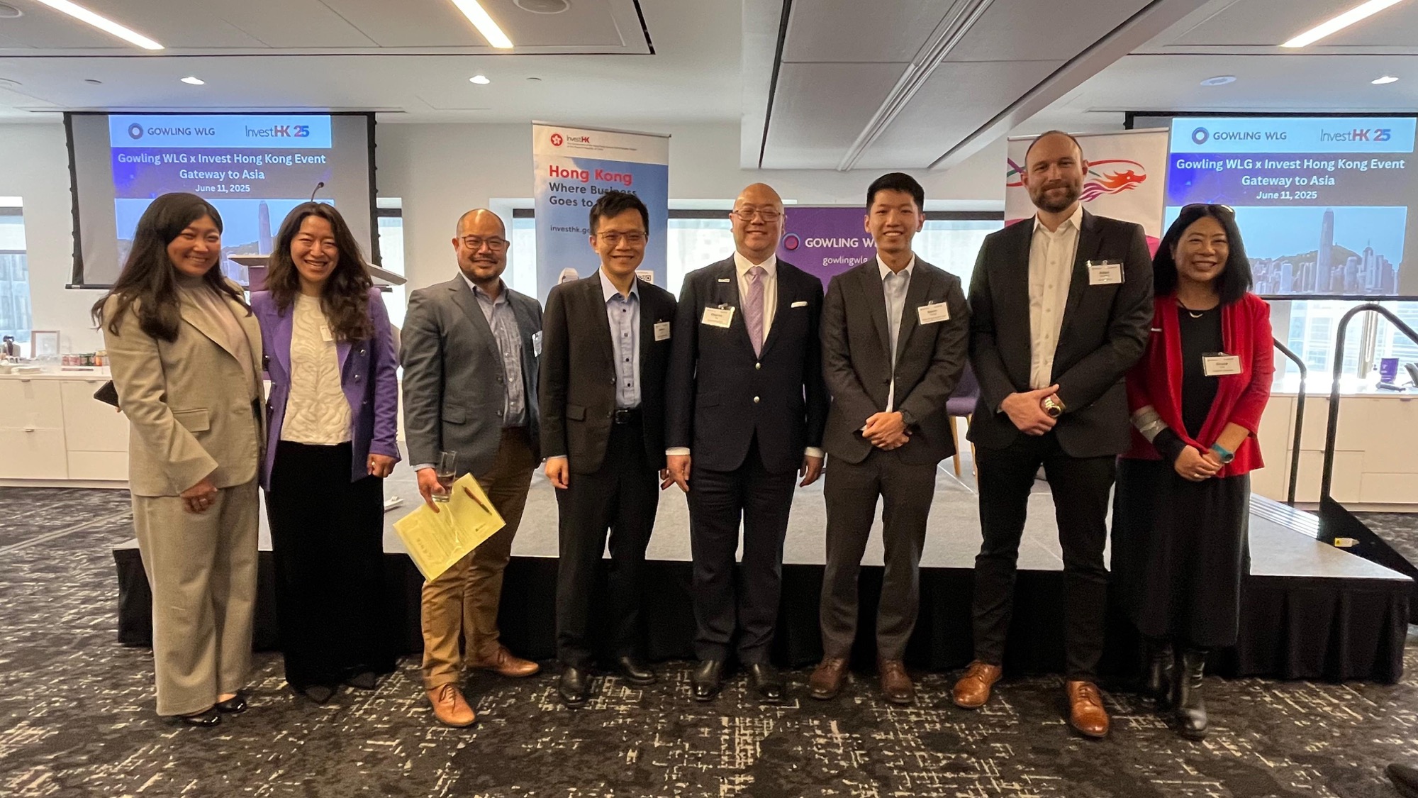 The Acting Director of the Hong Kong Economic and Trade Office (Toronto), Mr Gavin Yeung (third right), photos with the Associate Director-General of Investment Promotion at Invest Hong Kong (InvestHK), Mr Charles Ng (fourth right); the Chief Representative (New York & London Office) of Hong Kong Monetary Authority, Mr Anson Law (fourth left); the Head of Investment Promotions of InvestHK (Canada), Mr Christopher Chen (third left); the Deputy Head of Business and Talent Attraction of InvestHK, Ms Grace Lau (first right); and other speakers at the networking session co-organised by InvestHK Canada and Gowling WLG on June 11.