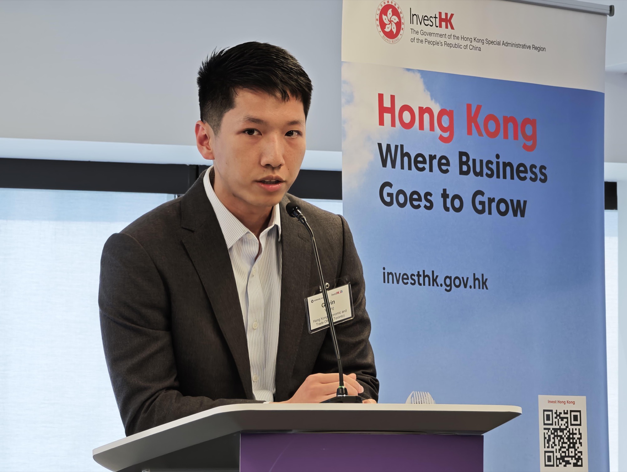 The Acting Director of the Hong Kong Economic and Trade Office (Toronto), Mr Gavin Yeung, speaks at the networking session co-organised by InvestHK Canada and Gowling WLG on June 11.