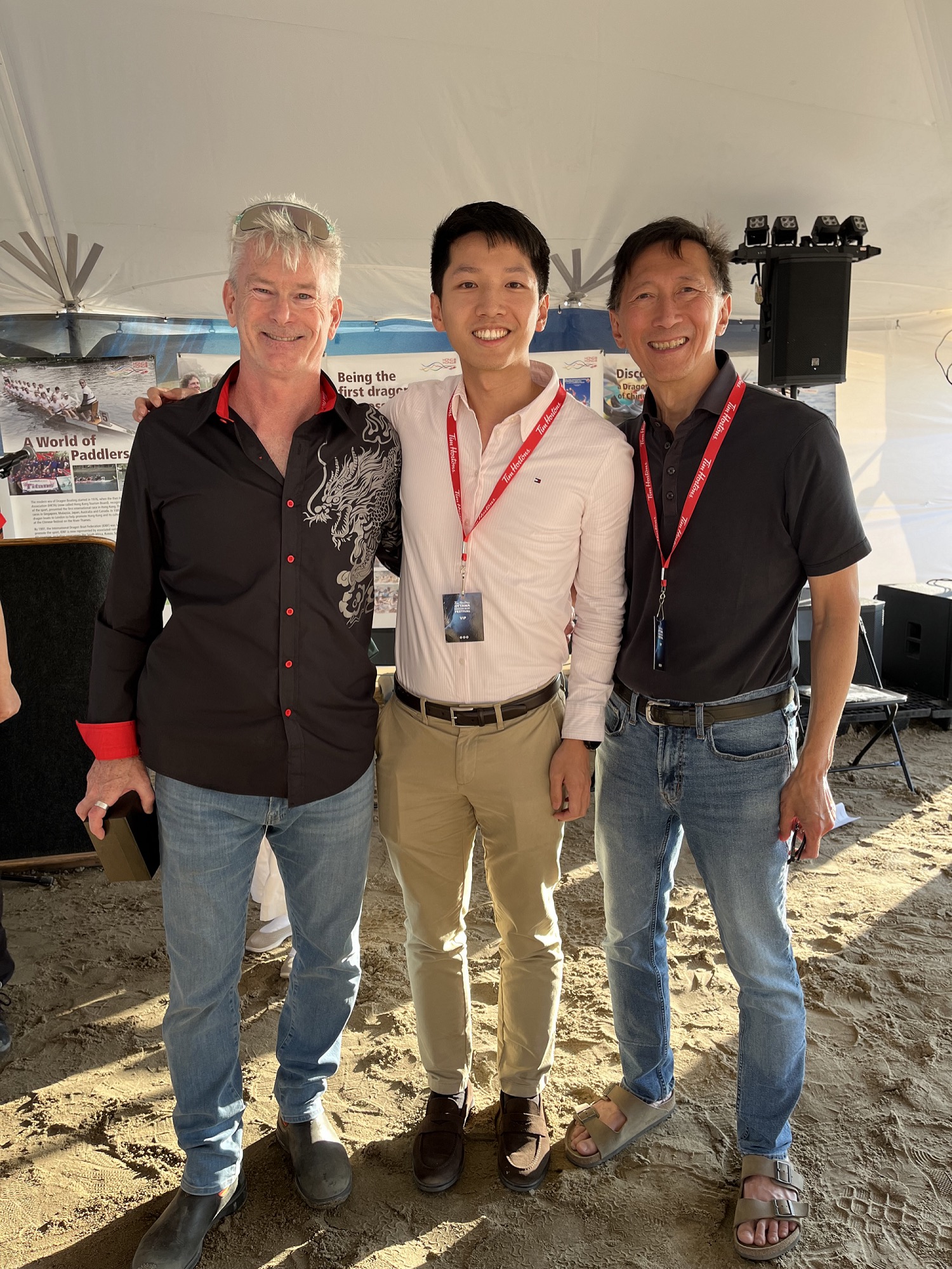 The Hong Kong Economic and Trade Office (Toronto) (HKETO) recently supported the Ottawa Dragon Boat Festival and Vancouver’s Concord Pacific Dragon Boat Festival in Canada. The Acting Director of the HKETO, Mr Gavin Yeung, the Chief Executive Officer cum President of the Ottawa Dragon Boat Festival, Mr John Brooman (left), and the President of the Hong Kong Canada Business Association (Ottawa Chapter), Mr Frank Eng (right), at the Ottawa Dragon Boat Festival on June 20.