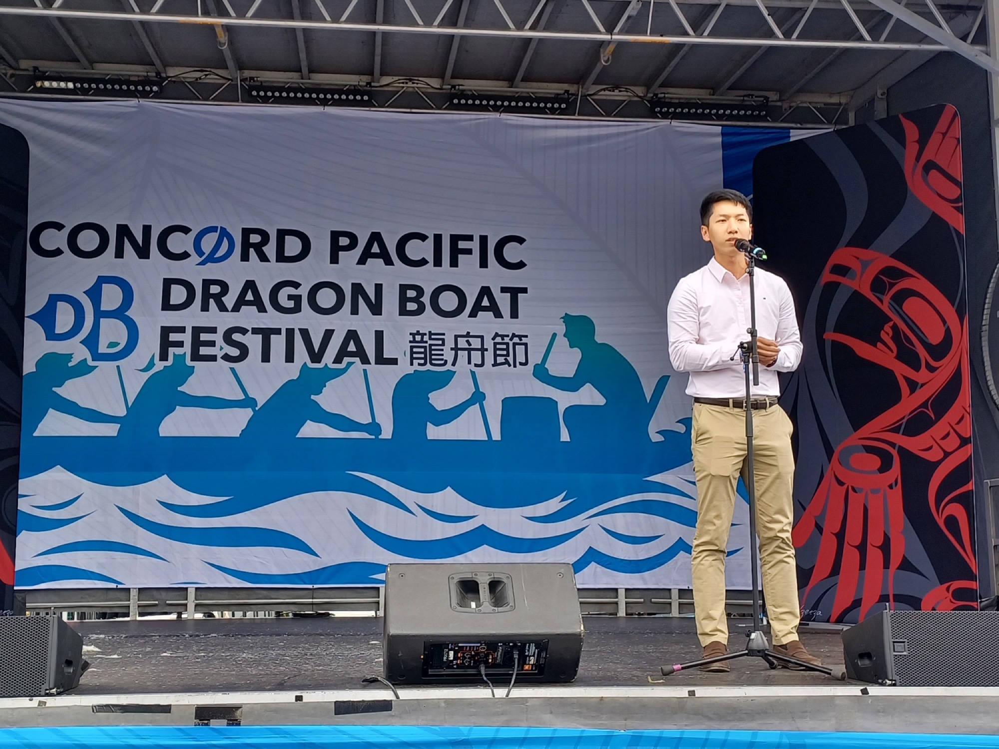 The Hong Kong Economic and Trade Office (Toronto) (HKETO) recently supported the Ottawa Dragon Boat Festival and Vancouver’s Concord Pacific Dragon Boat Festival in Canada. Photo shows the Acting Director of the HKETO, Mr Gavin Yeung, speaking at the Concord Pacific Dragon Boat Festival in Vancouver on June 21.