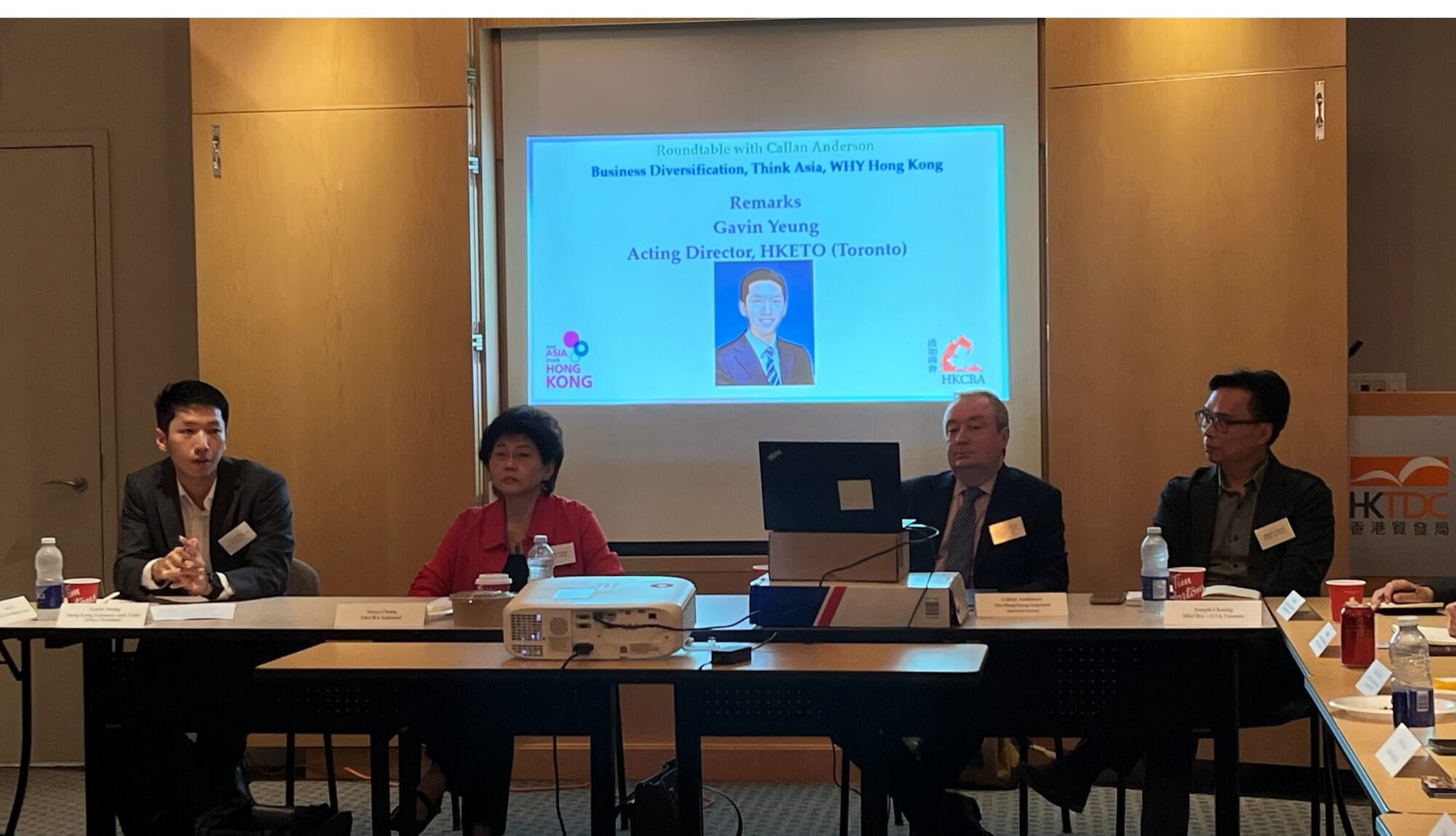 The Acting Director of the Hong Kong Economic and Trade Office (Toronto) (HKETO), Mr Gavin Yeung (left), speaks at the roundtable discussion co-organised by HKETO, the Hong Kong-Canada Business Association, the Hong Kong Trade Development Council and Invest Hong Kong in Canada on September 10.