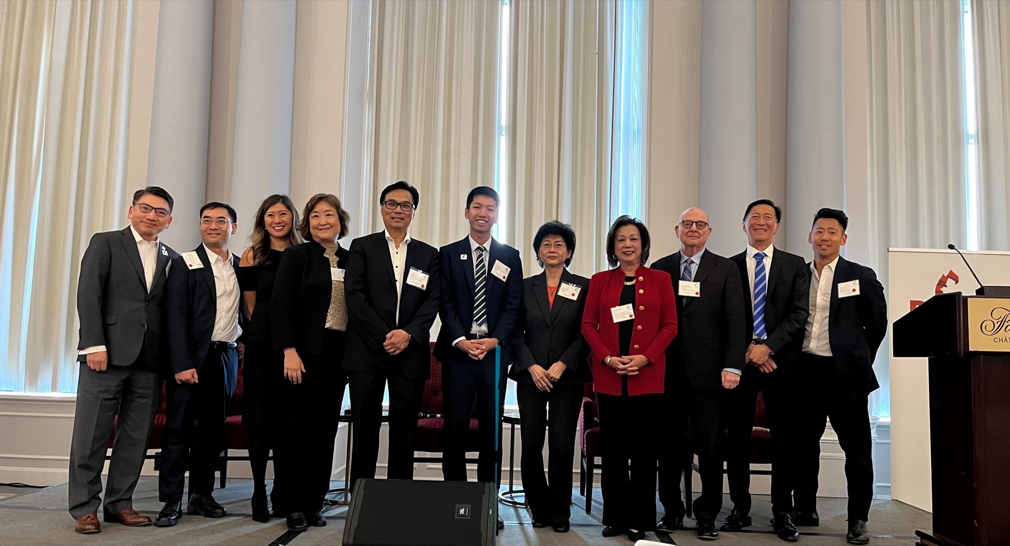 Picture shows the Acting Director of the Hong Kong Economic and Trade Office (Toronto) (HKETO), Mr Gavin Yeung (centre), National Chair of the Hong Kong-Canada Business Association (HKCBA), Ms Sonja Chong (fifth right), President of HKCBA Ottawa Chapter, Mr Frank Eng (second right), and other guests at the National Conference hosted by the HKCBA, Ottawa Chapter, on September 12.