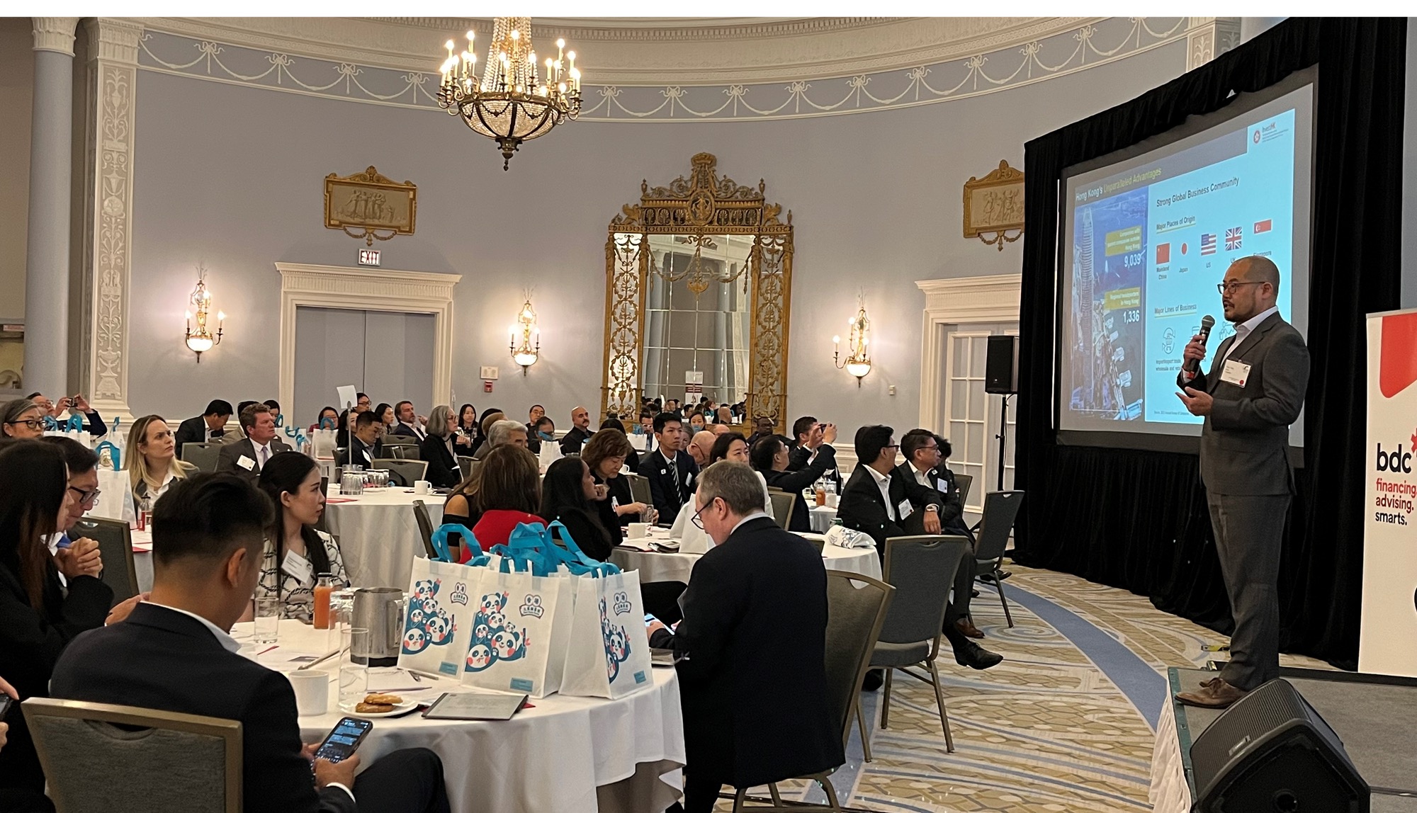 Head of Invest Hong Kong in Canada, Mr Christopher Chen, speaks on the business opportunities and support in Hong Kong at the National Conference hosted by the Hong Kong-Canada Business Association in Ottawa on September 12.