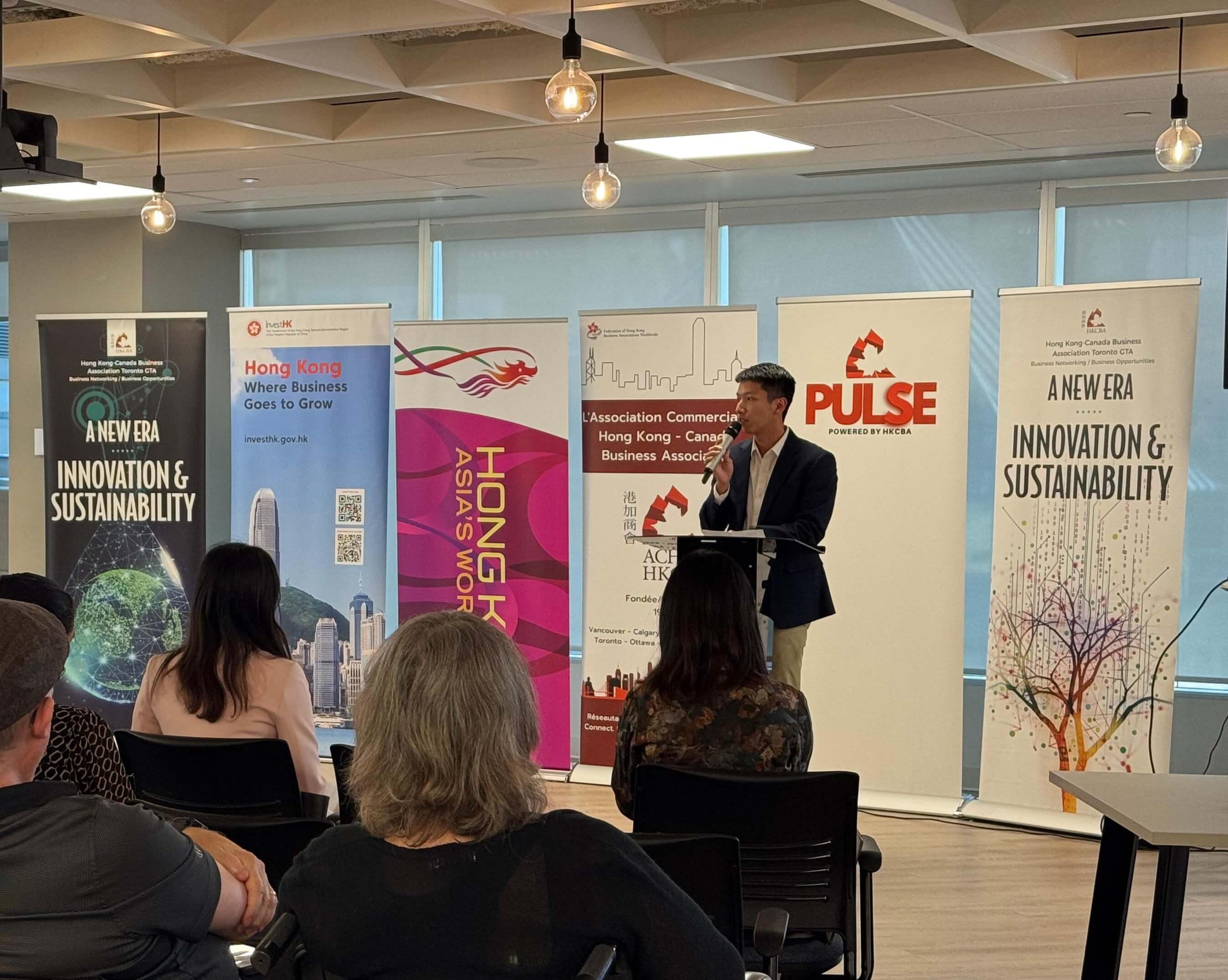 The Acting Director of the Hong Kong Economic and Trade Office (Toronto) (HKETO), Mr Gavin Yeung, speaks at the “PowerUp Pitch Competition: Gateway to Asia via Hong Kong” hosted by PULSE committee of the Hong Kong-Canada Business Association (Toronto Chapter) (HKCBA) on October 3. 