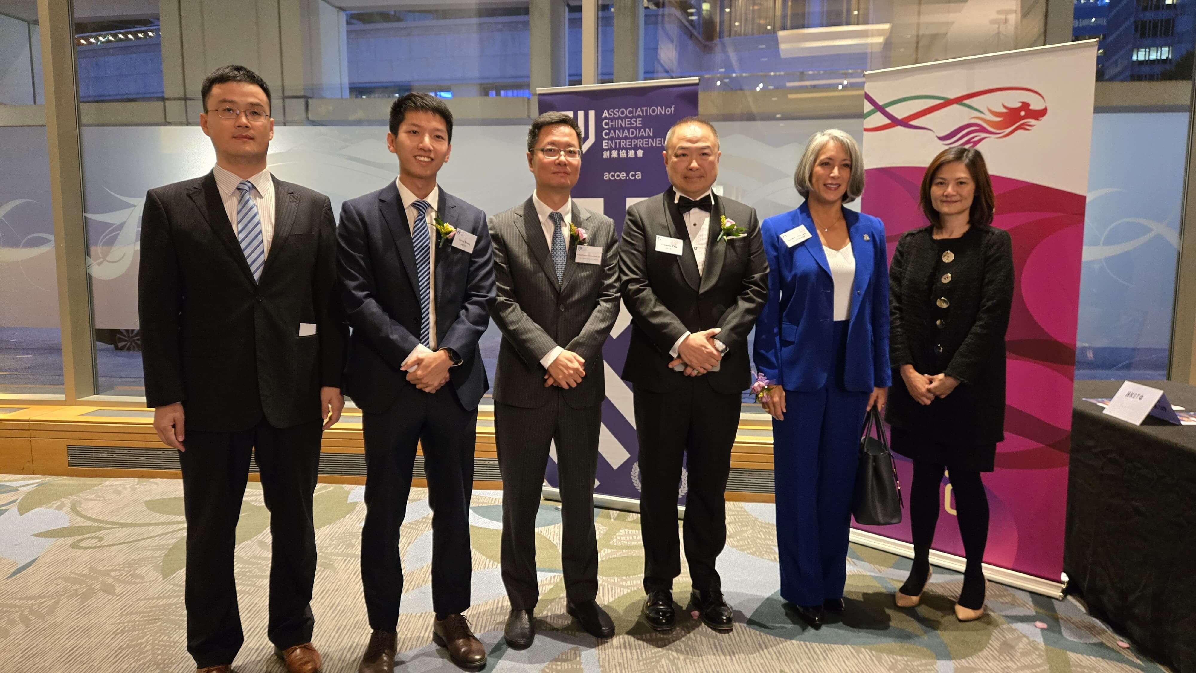 The Acting Director of the Hong Kong Economic and Trade Office (Toronto), Mr Gavin Yeung (second left), is pictured with the Acting Consul General of the People’s Republic of China in Vancouver, Mr Zeng Zhi (third left); and President of Association of Chinese Canadian Entrepreneurs (ACCE), Mr Raymond Chik (third right) at the 2025 ACCE West Coast Gala on October 8.