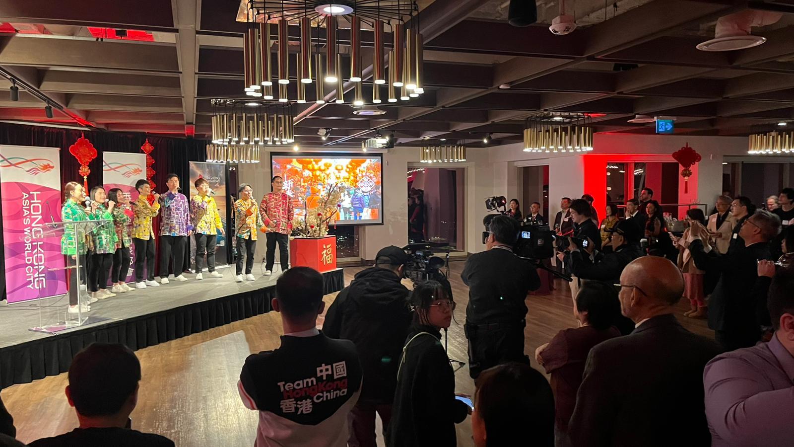 The Hong Kong Economic and Trade Office (Toronto) and the Hong Kong Tourism Board (Canada) held a joint spring reception in Toronto on February 12. Photo shows over 150 guests enjoying the performance by Hong Kong a cappella group Brio Singers.