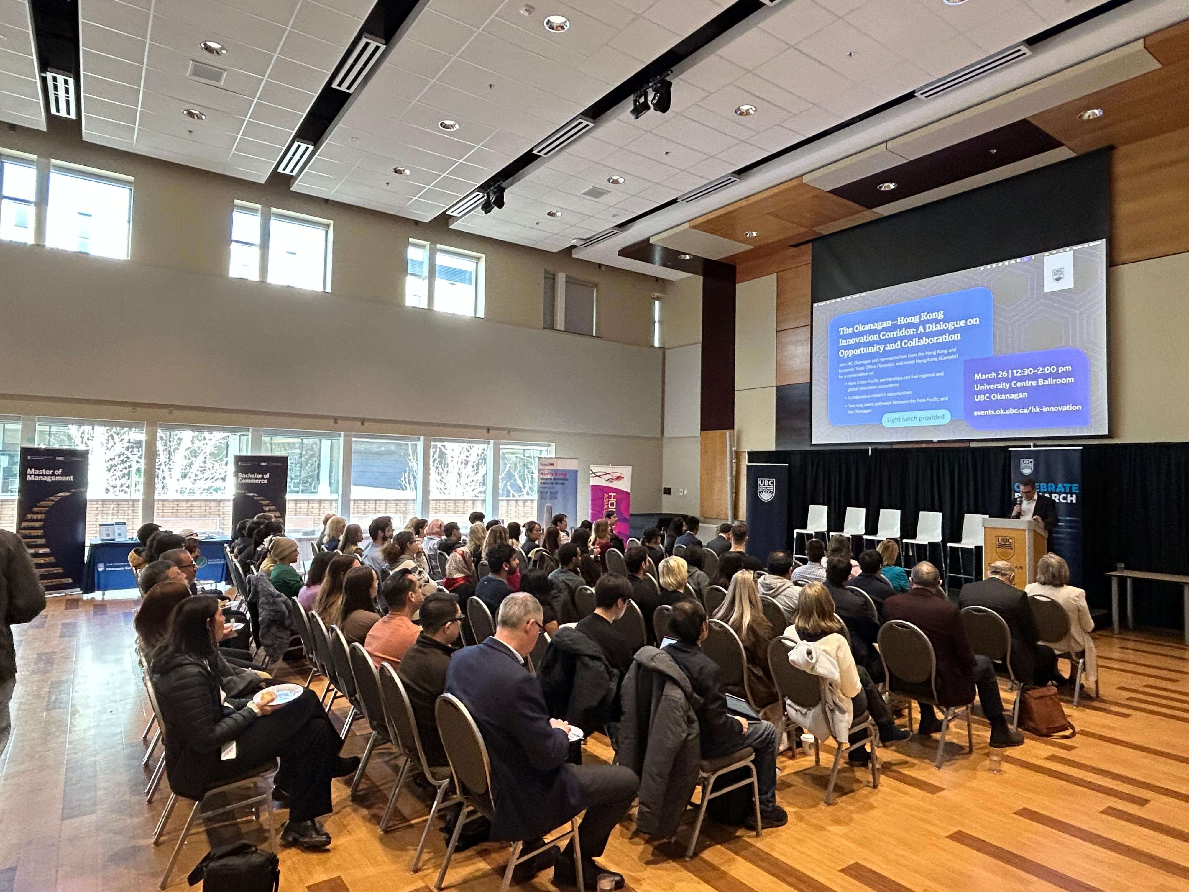 The Director of the Hong Kong Economic and Trade Office (Toronto), Mr Bill Wong, visited the University of British Columbia Okanagan Campus on March 26 and joined its exchange activities. Photo shows the panel discussion titled “The Okanagan – Hong Kong Innovation Corridor: A Dialogue on Opportunity and Collaboration” at the campus.