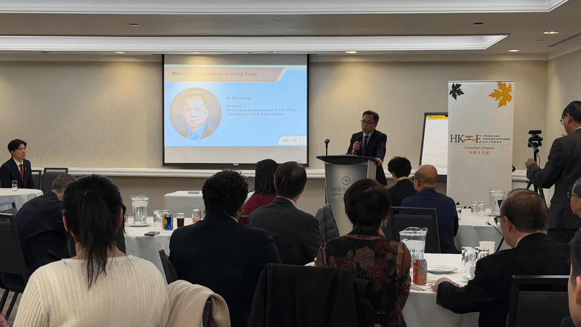 The Director of the Hong Kong Economic and Trade Office (Toronto), Mr Bill Wong, briefed nearly 100 professional engineers and the Hong Kong Institution of Engineers delegation at a reception on March 30. 
