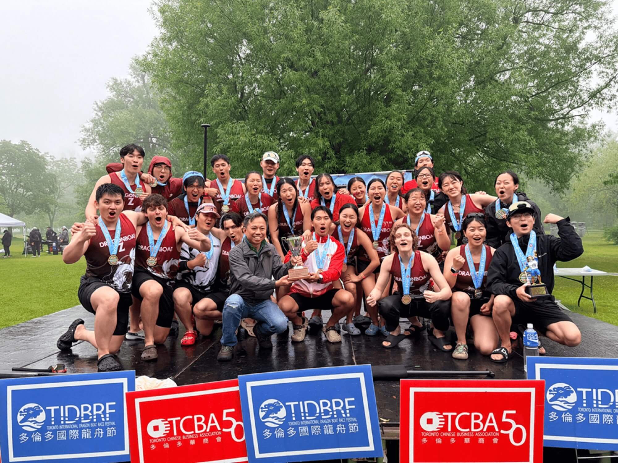 Supported by the Hong Kong Economic and Trade Office (Toronto) (HKETO), the 38th Toronto International Dragon Boat Race Festival was held on the Centre Island in Toronto, Canada on June 13 and 14. Photo shows the Director of the HKETO, Mr Bill Wong (front row, fifth left), presenting awards to the winning team of the Hong Kong Cup.