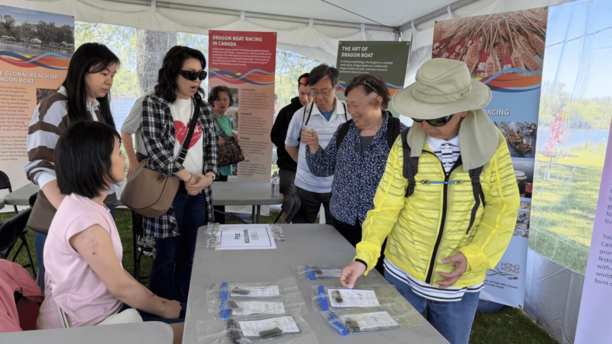 Supported by the Hong Kong Economic and Trade Office (Toronto), the 38th Toronto International Dragon Boat Race Festival was held on the Centre Island in Toronto, Canada, on June 13 and 14. A Hong Kong Pavilion was set up at the venue with a mini-exhibition showcasing the history of dragon boats. Gifts were distributed to race spectators.
