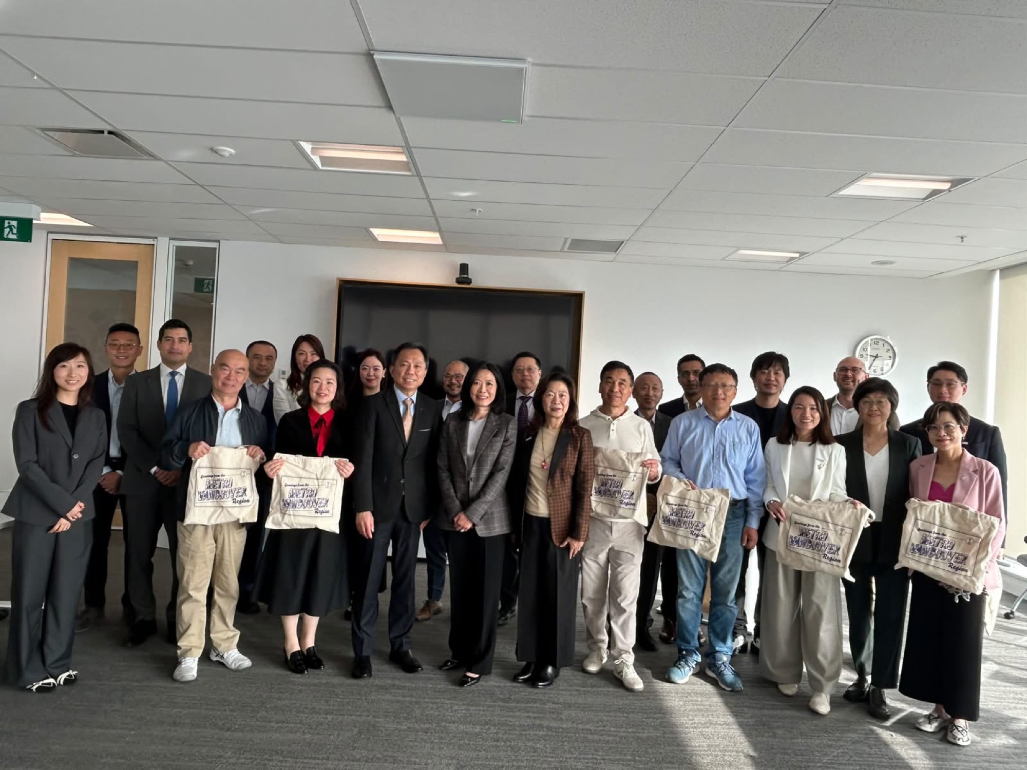 Invest Hong Kong (InvestHK), a member of the GoGlobal Task Force, leads a delegation from the Chinese Mainland and Hong Kong representing the green technology, sustainability, and life and health sciences sectors on a seven-day visit to Canada. Picture shows the Director of the Hong Kong Economic and Trade Office (Toronto), Mr Bill Wong (first row, 4th from left), and Associate Director-General of Investment Promotion at InvestHK, Ms Loretta Lee (first row, 6th from left), with the delegation at a networking reception on September 21.