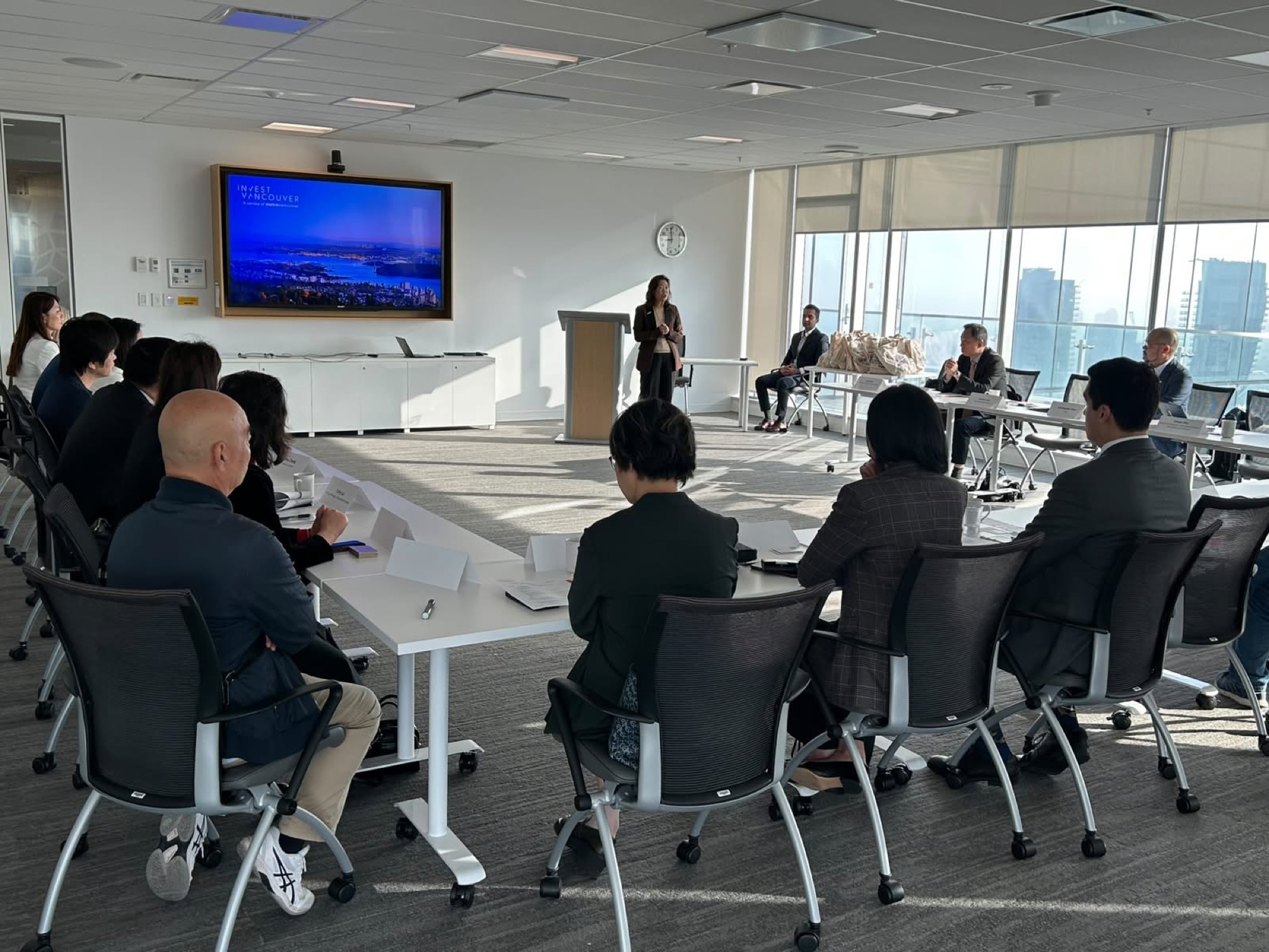The delegation from the Chinese Mainland and Hong Kong representing the green technology, sustainability, and life and health sciences sectors attends the “Canada x Asia: Go Global Connections” networking reception organised by the Hong Kong-Canada Business Association (Vancouver Section) on September 21.