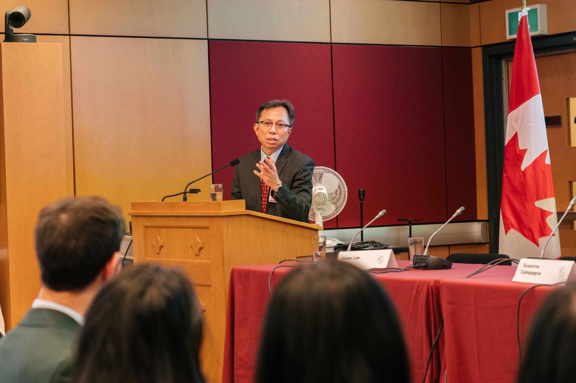 The Director of the Hong Kong Economic and Trade Office (Toronto), Mr Bill Wong, speaks at the “Mid-Autum Review: Canada-China Roundtable” organised by the Hong Kong-Canada Business Association (Ottawa Section) on September 23, highlighting the deep-rooted economic ties between Canada and Hong Kong.