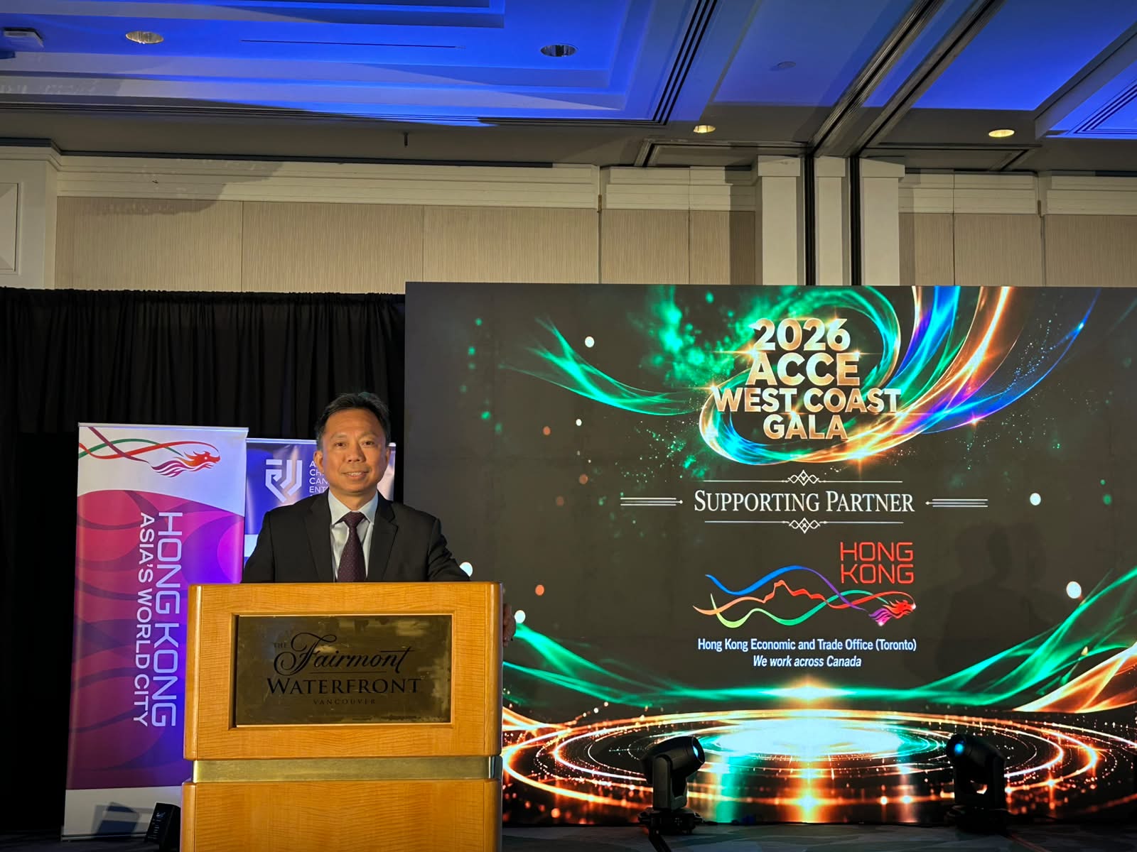 The Director of the Hong Kong Economic and Trade Office (Toronto), Mr Bill Wong, speaks at the 2026 Association of Chinese Canadian Entrepreneurs West Coast Gala on October 7.