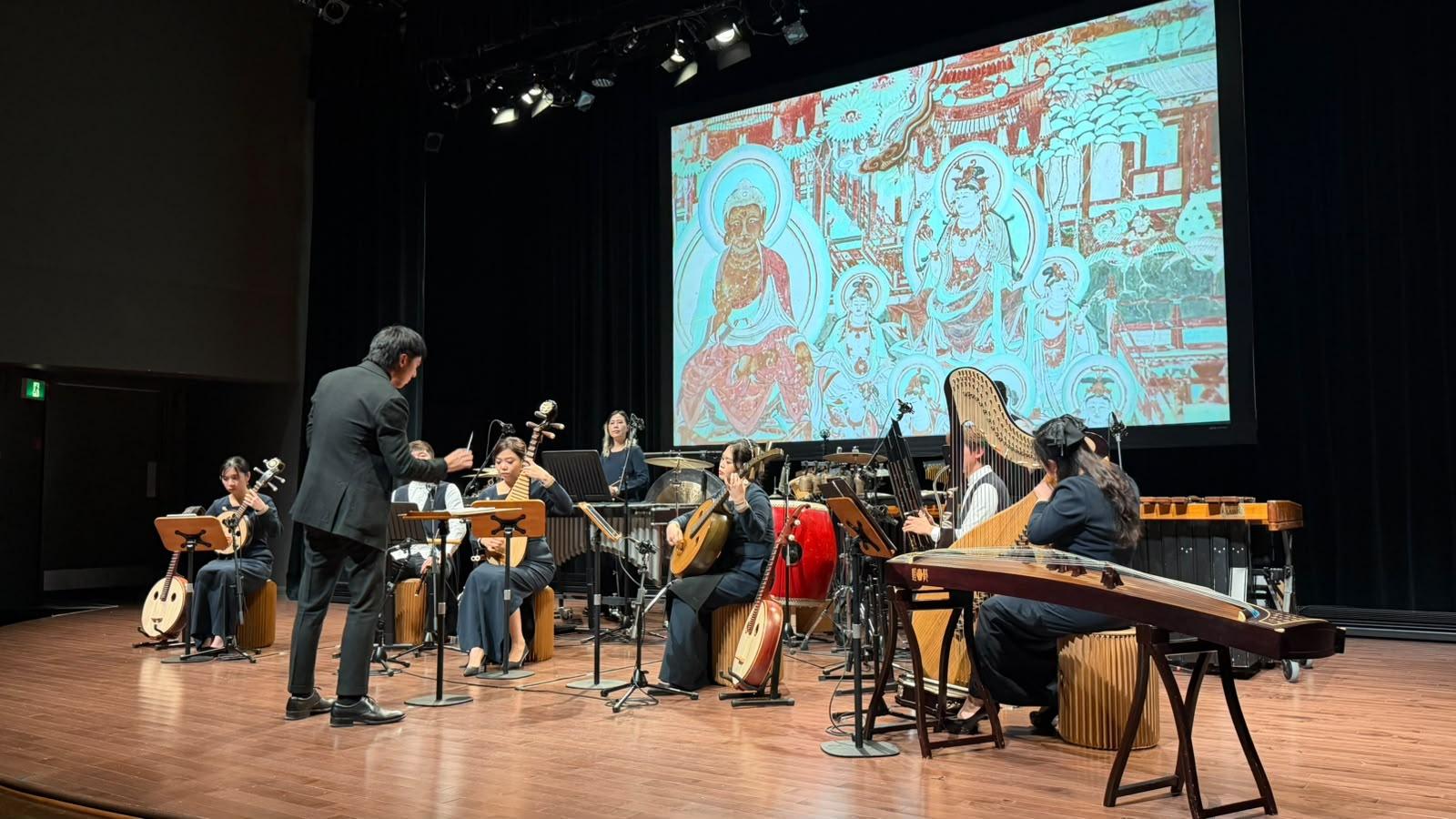 The Hong Kong Economic and Trade Office (Toronto) supported the Hong Kong Gaudeamus Dunhuang Ensemble in making its inaugural Canadian debut in October. Photo shows the concert entitled “Resonance of Dunhuang” in Toronto on October 9.